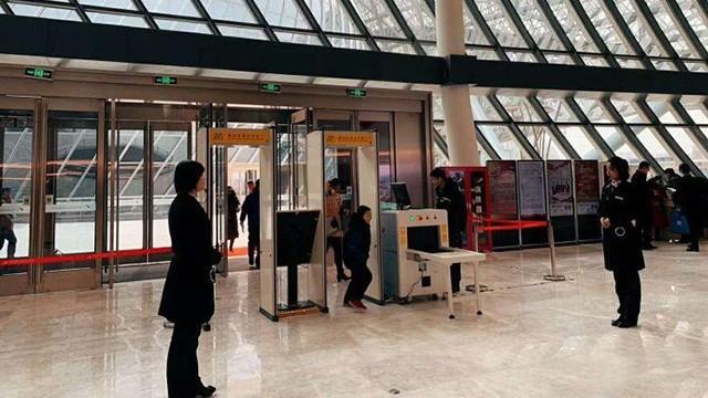 連云港保利大劇院引入劇院安檢門等安檢設(shè)備，確保場館平安有序