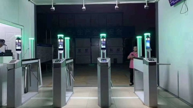 智能安檢門廠家分享人臉識(shí)別閘機(jī)普遍用在哪些領(lǐng)域？
