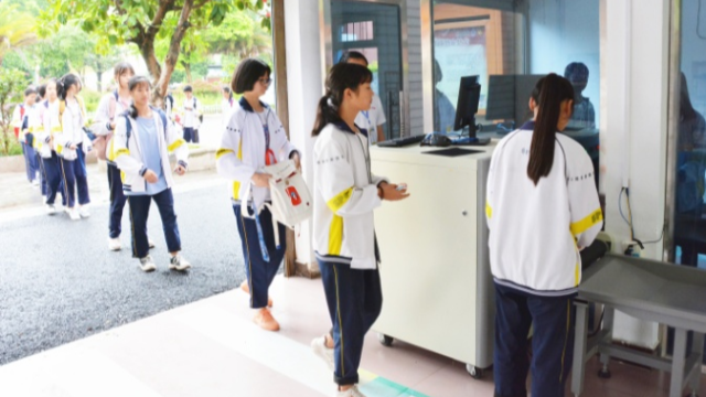 加強校園手機管理:安檢門與安檢機的雙重防護(hù)